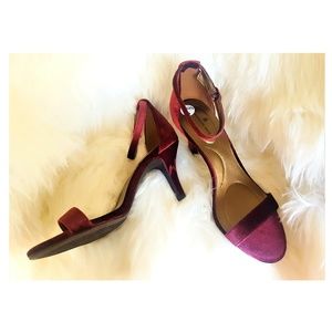 Bandolino Madia Velvet Heels Wine